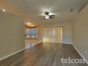 2342 Sweetwater Blvd in St. Cloud, FL - Foto de edificio - Building Photo