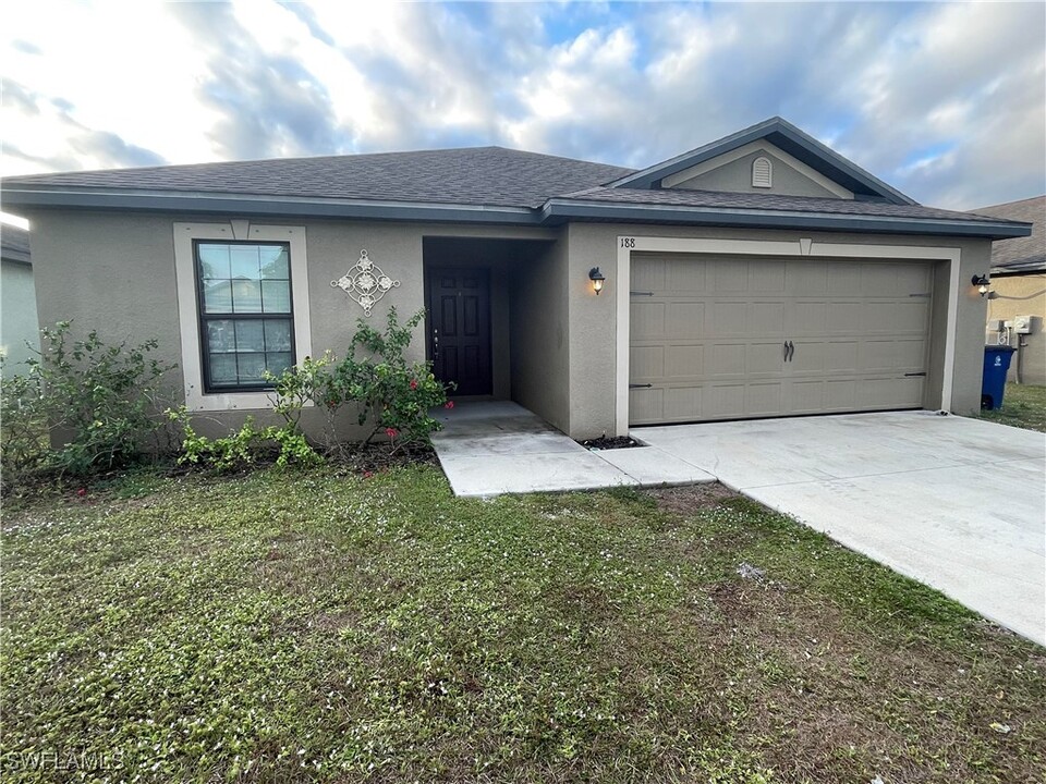 188 Shadow Lakes Dr in Lehigh Acres, FL - Building Photo