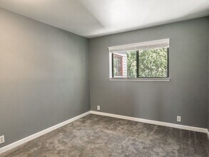 29645 18th Ave S in Federal Way, WA - Foto de edificio - Building Photo