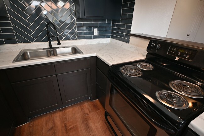 property at 1512 Cobb Ln