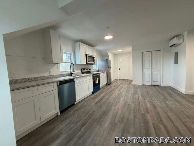 197 S Main St, Unit 5 in Clinton, MA - Foto de edificio - Building Photo