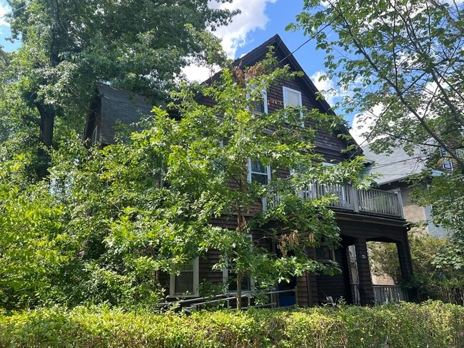 71 Fayerweather St, Unit #1 in Cambridge, MA - Building Photo - Building Photo