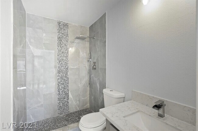 466 E Sunset Rd in Henderson, NV - Building Photo - Building Photo