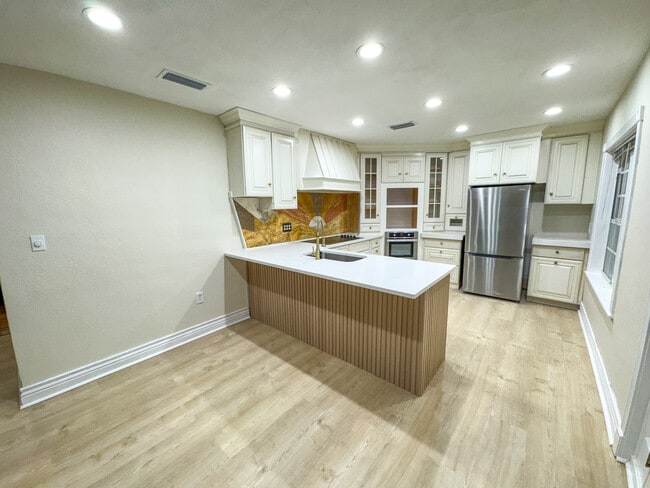 4711 Sunnydale Ln N in St. Petersburg, FL - Foto de edificio - Building Photo