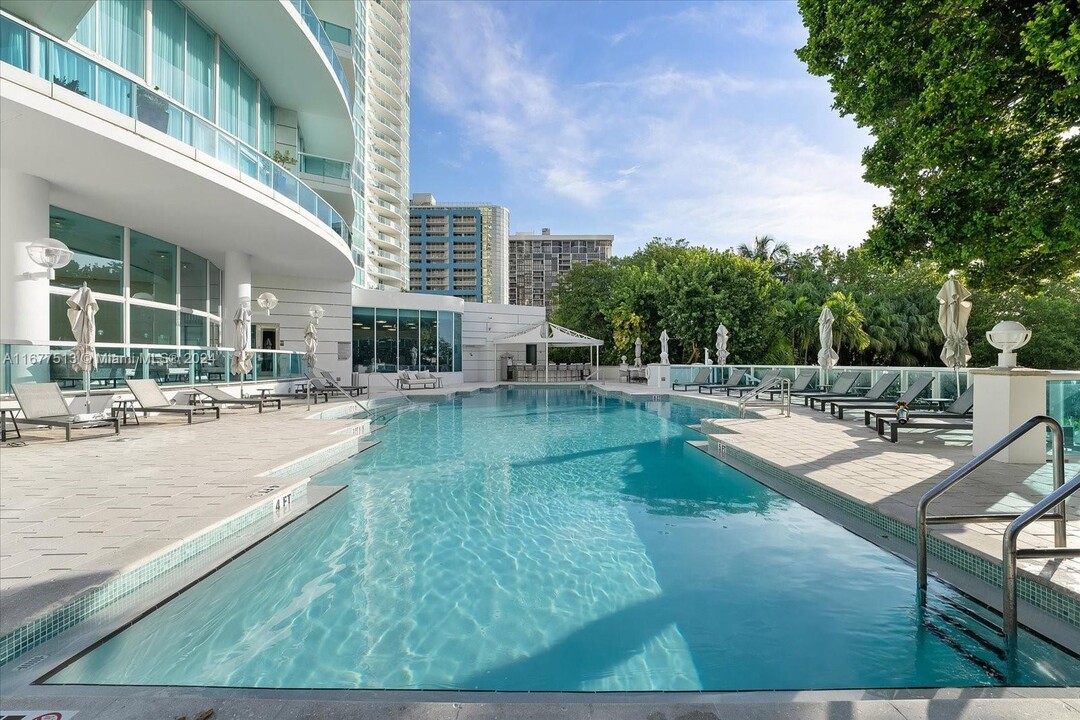 2127 Brickell Ave, Unit 1606 in Miami, FL - Building Photo