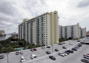 Ocean View in Sunny Isles Beach, FL - Building Photo - Building Photo