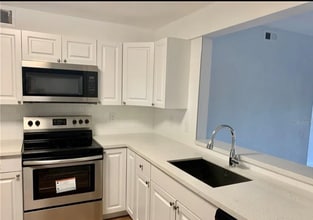 2687 Sabal Springs Cir in Clearwater, FL - Building Photo - Building Photo