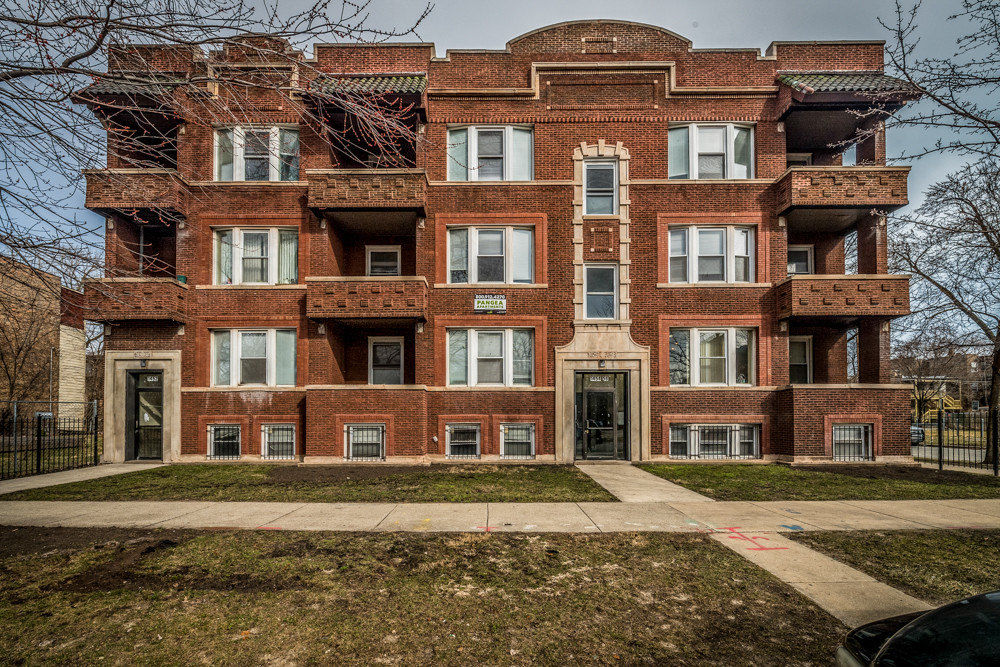 6748 S Blackstone in Chicago, IL - Building Photo