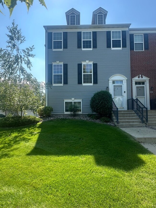 property at 1527 Coneflower Ln