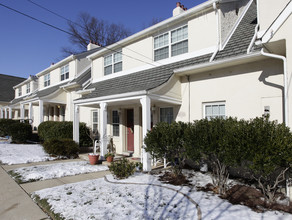 Overlook Colony in Claymont, DE - Foto de edificio - Building Photo