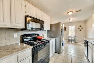 425 Country View Ln in Garland, TX - Building Photo - Building Photo