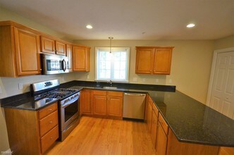 855 Temple St-Unit -Unit 2 in Whitman, MA - Building Photo - Building Photo