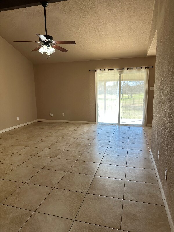 7916 Shannon Ln in North Richland Hills, TX - Foto de edificio - Building Photo