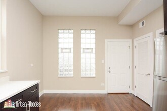 2637 W Potomac Ave, Unit M04B in Chicago, IL - Foto de edificio - Building Photo
