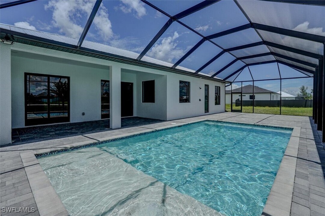1227 NW 40th Pl in Cape Coral, FL - Building Photo
