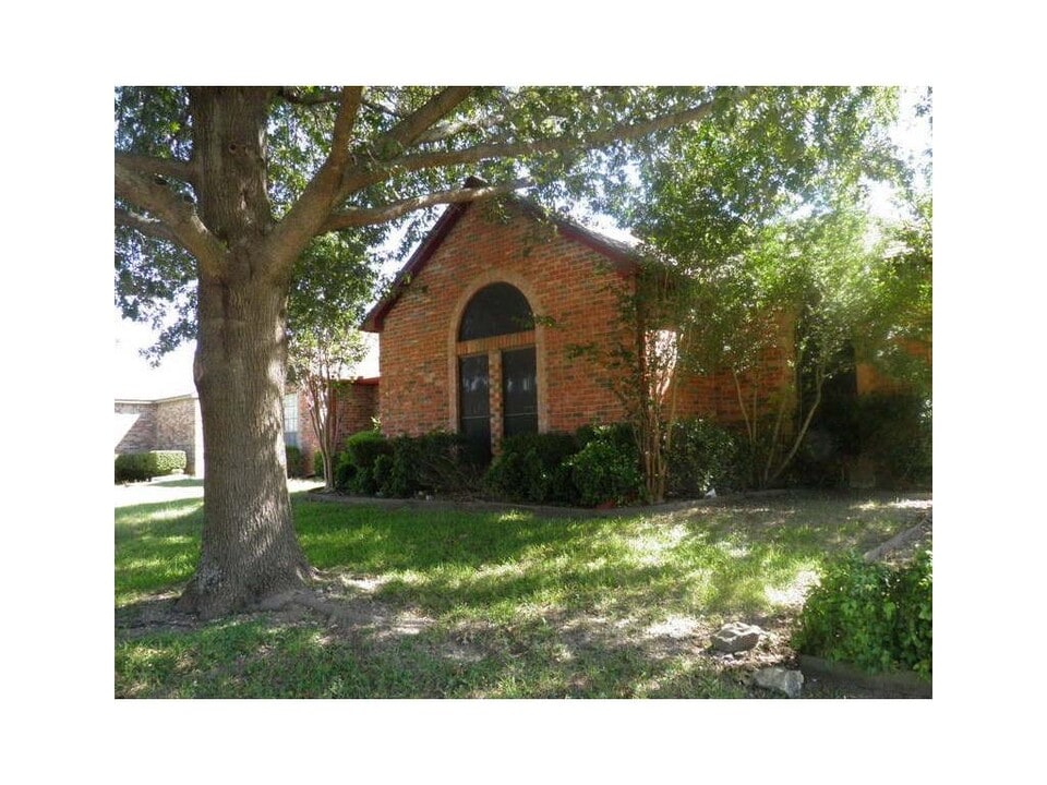 904 Teakwood Ln in Desoto, TX - Building Photo