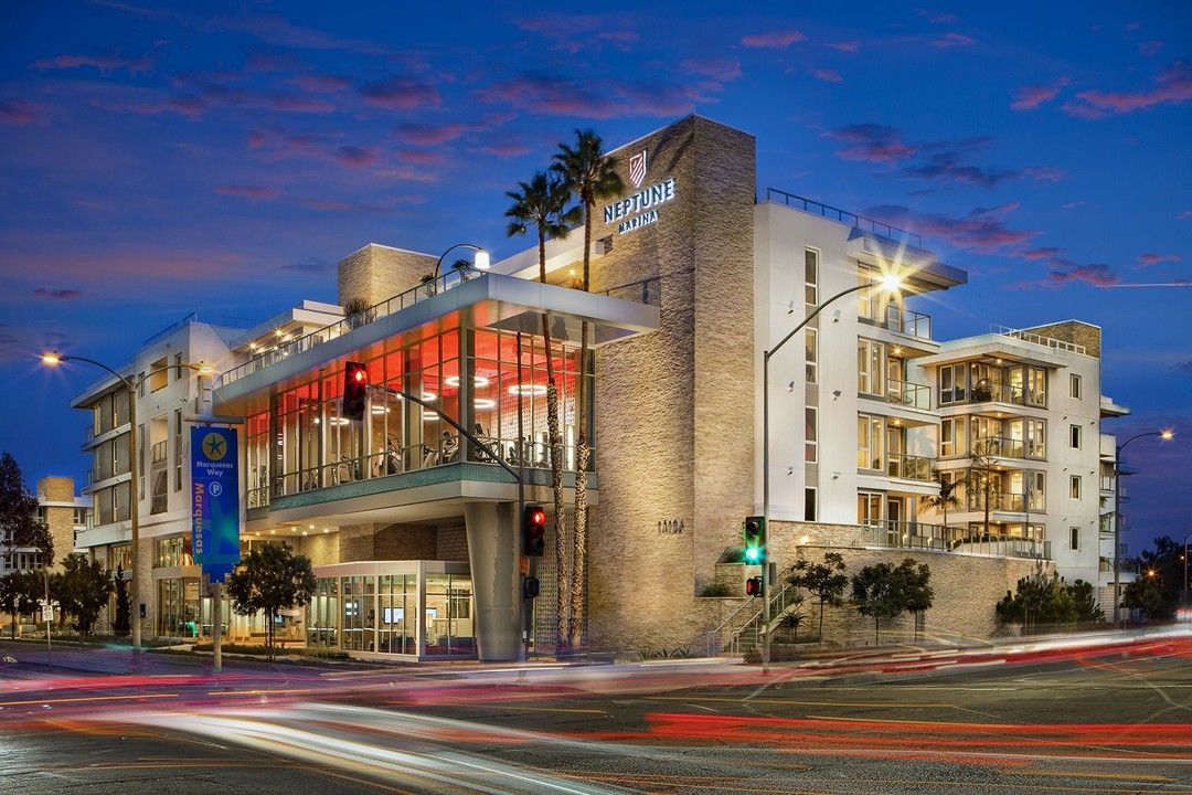 Neptune Marina in Marina Del Rey, CA - Foto de edificio