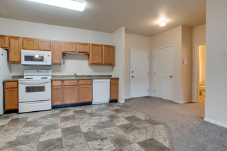 Boulder Ridge Apartments in Fargo, ND - Building Photo - Building Photo