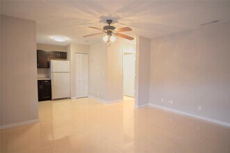 416 Lakeside Dr in Margate, FL - Building Photo - Building Photo