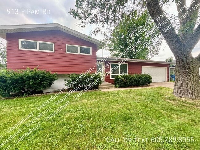 property at 913 E Pam Rd