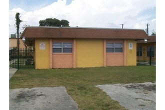 914-934 SW 1st St in Homestead, FL - Building Photo - Building Photo