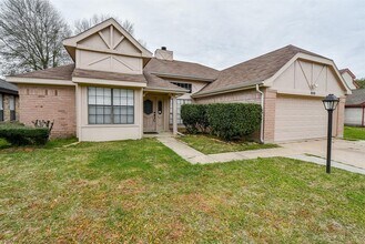 8519 Old Maple Ln in Humble, TX - Foto de edificio - Building Photo