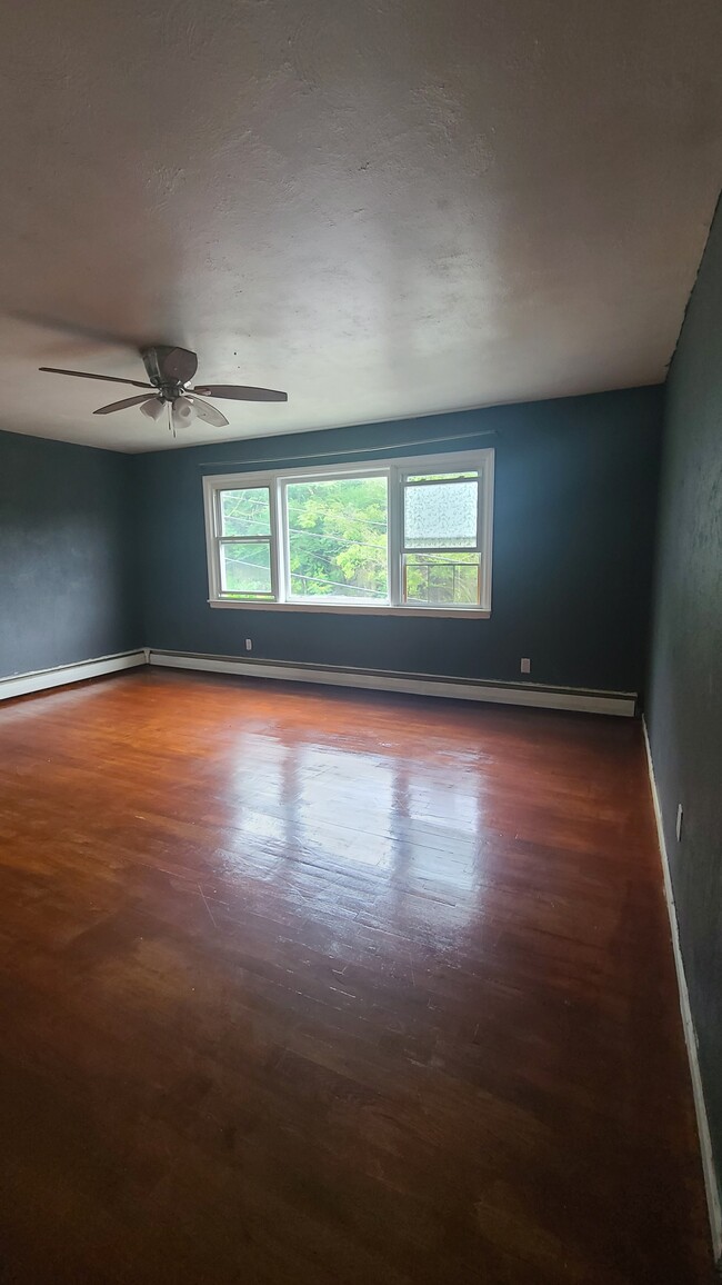 21-23 Oxford St, Unit 2nd Floor in Paterson, NJ - Building Photo - Building Photo