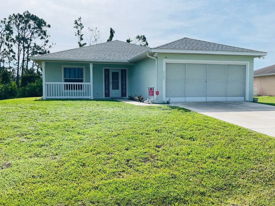 6502 Whelan St in Englewood, FL - Building Photo