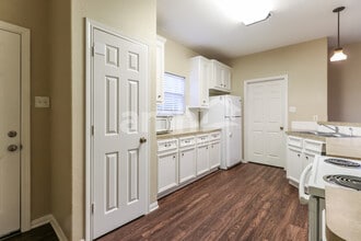 13541 Lake Breeze Ln in Willis, TX - Foto de edificio - Building Photo