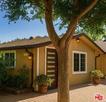 5240 Buffalo Ave in Los Angeles, CA - Building Photo