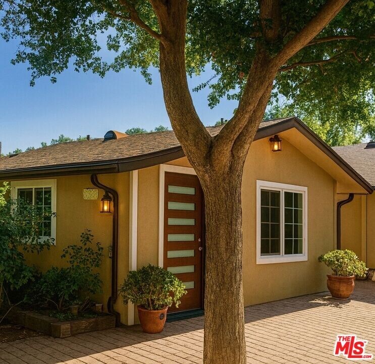 5240 Buffalo Ave in Los Angeles, CA - Building Photo