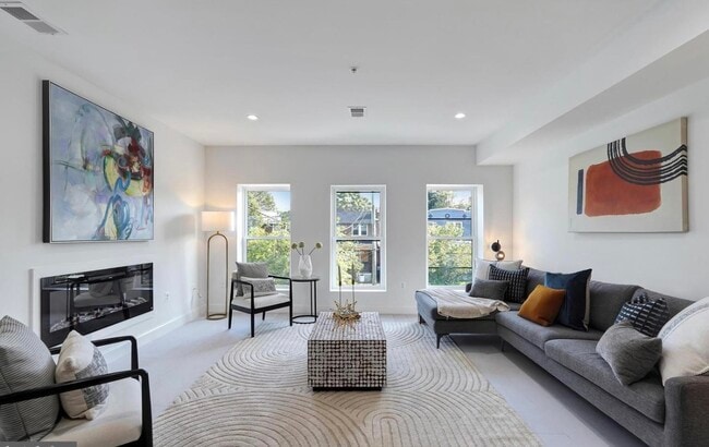 property at 638 Franklin St NE