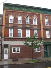 690 Summit Ave in Jersey City, NJ - Foto de edificio - Building Photo