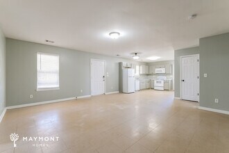 339 Spring St in Commerce, GA - Foto de edificio - Building Photo