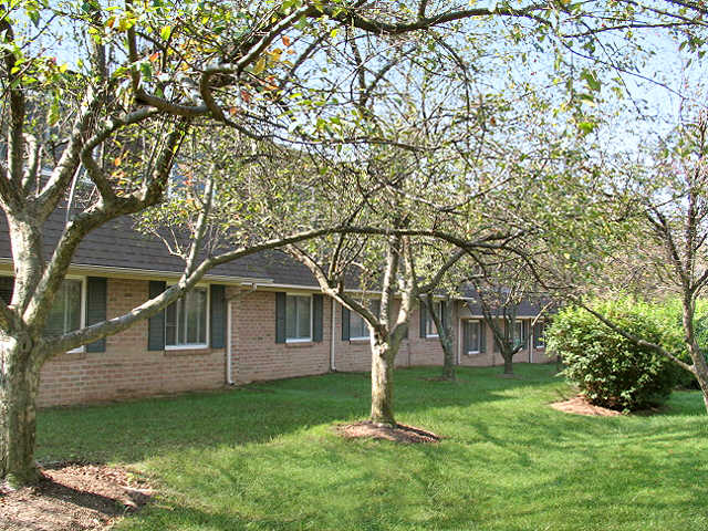 Walnut Crossing Apartments in Harrisburg, PA - Foto de edificio - Building Photo