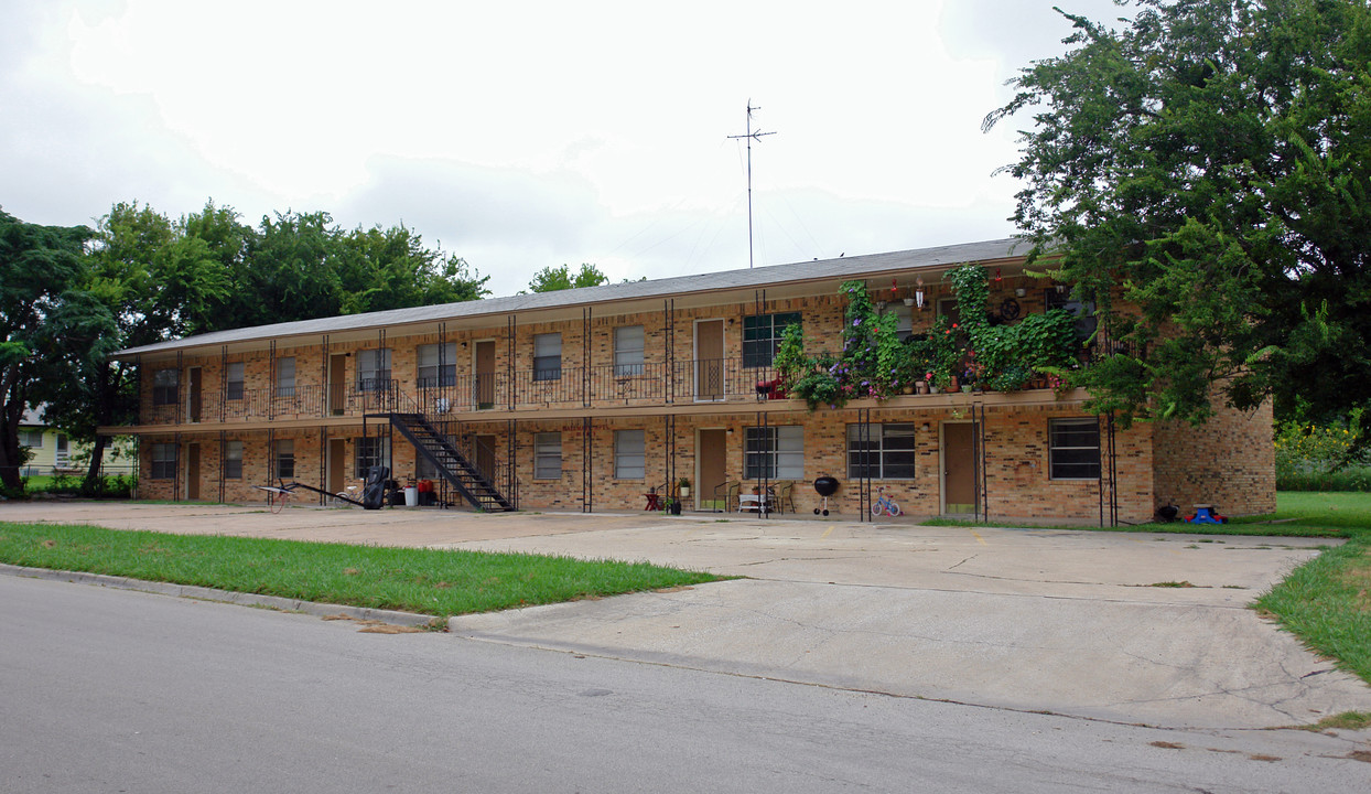 105 E Avenue B in Copperas Cove, TX - Building Photo