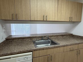 8550 N Sherman Cir in Miramar, FL - Building Photo - Building Photo