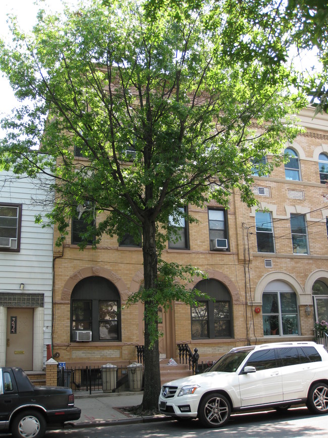 242 kingsland ave in Brooklyn, NY - Building Photo - Building Photo