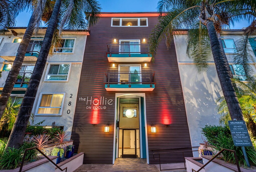 The Hallie in Pasadena, CA - Building Photo