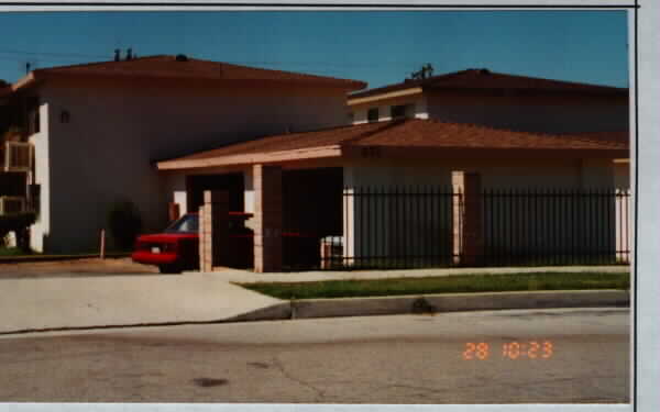 271 E 49th St in San Bernardino, CA - Foto de edificio - Building Photo