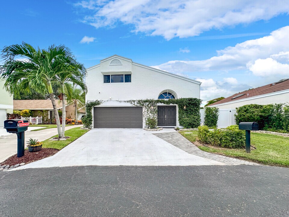 5 Dalton Pl in Boynton Beach, FL - Building Photo