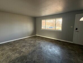 240 Circle Dr in Winnemucca, NV - Building Photo - Building Photo