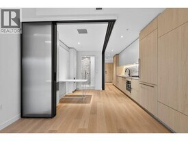 2471 St George St in Vancouver, BC - Building Photo