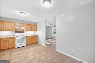 255 Lowry St in Ball Ground, GA - Foto de edificio - Building Photo