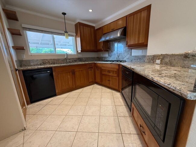 5018 Merrimac Ct in San Diego, CA - Foto de edificio - Building Photo