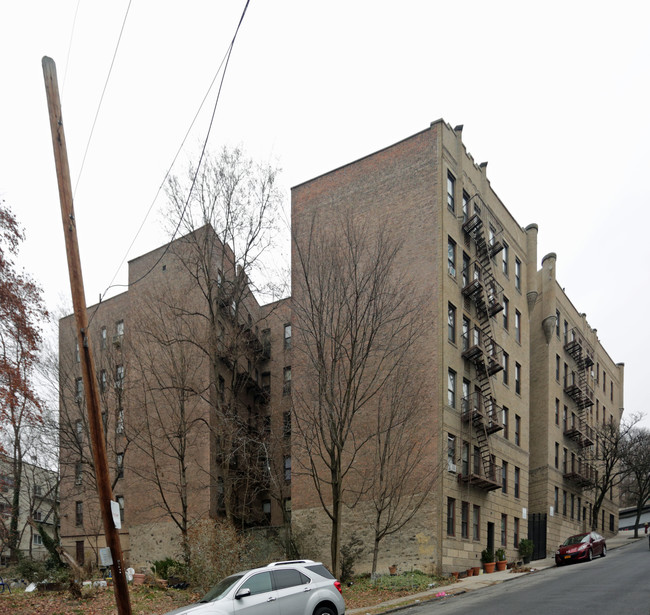 383 Warburton Ave in Yonkers, NY - Foto de edificio - Building Photo