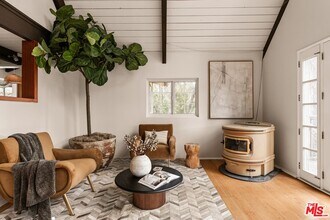 20500 Paradise Ln in Topanga, CA - Building Photo - Building Photo