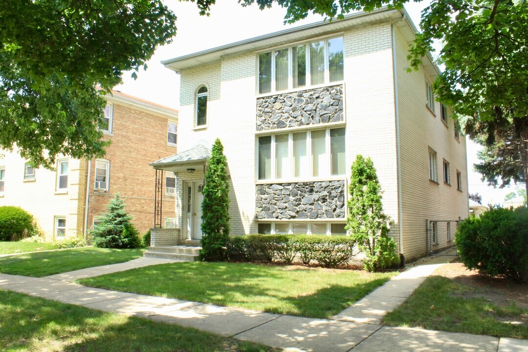 2626 73rd Ave in Elmwood Park, IL - Building Photo