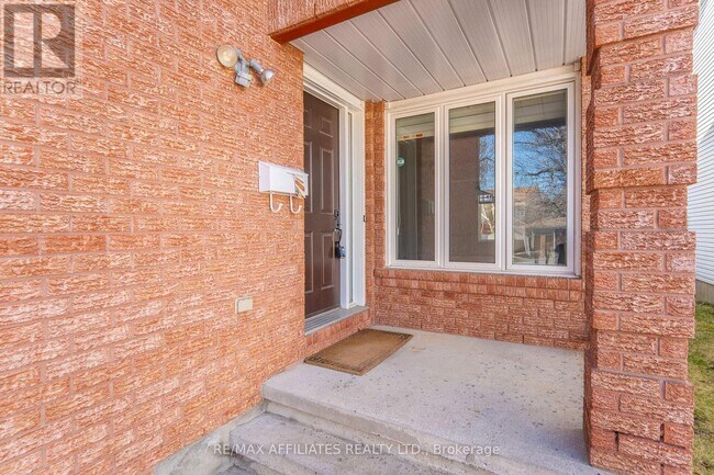 33 Inverary Dr in Ottawa, ON - Building Photo - Building Photo