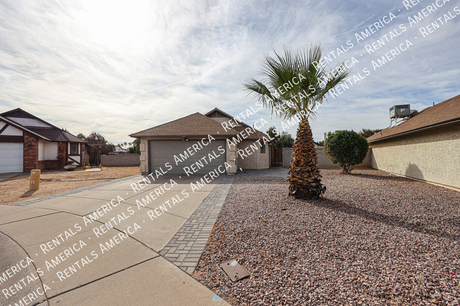 1631 E Javelina Cir in Mesa, AZ - Foto de edificio